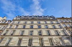 Paris 9th District – A 5-room apartment to renovate