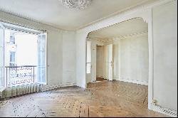 Paris 9th District – A 5-room apartment to renovate