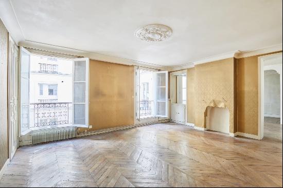 Paris 9th District - A 5-room apartment to renovate