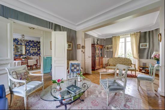 Versailles Montreuil - An elegant family home with a  garden