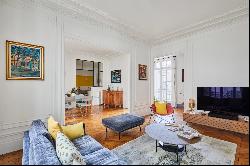 Paris 17th District – A bright and peaceful pied a terre