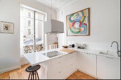 Paris 8th District – An elegant 3-bed family apartment