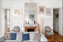 Paris 8th District – An elegant 3-bed family apartment