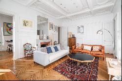 Paris 8th District – An elegant 3-bed family apartment