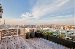 Paris 15th District –  A 2-bed apartment with terraces commanding panoramic views