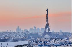 Paris 15th District –  A 2-bed apartment with terraces commanding panoramic views