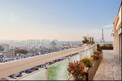 Paris 15th District –  A 2-bed apartment with terraces commanding panoramic views