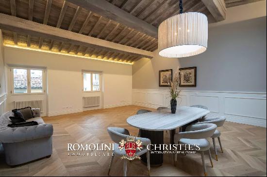 LUXURY APARTMENT FOR SALE IN LUNGARNO GUICCIARDINI, FLORENCE