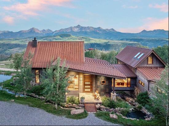 Stunning Mountain Retreat on 35 Acres in Gray Head