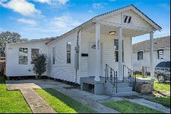 2560 Gladiolus Street, New Orleans LA 70122