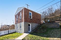 1402 Pine Hollow Rd, McKees Rocks PA 15136