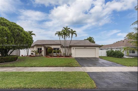 480 Greaton Ave, Davie FL 33325