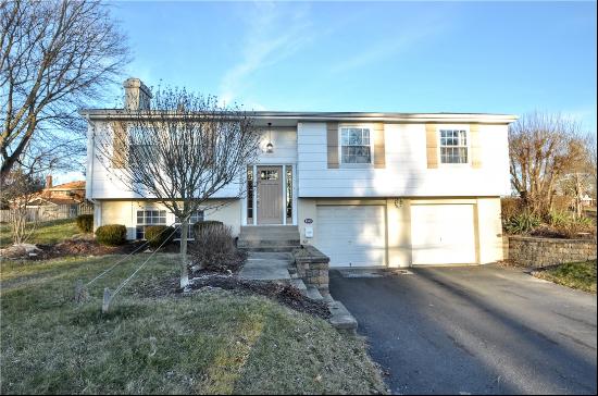 1313 Star Ridge Dr, Upper St. Clair PA 15241