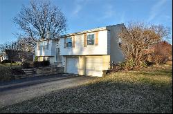 1313 Star Ridge Dr, Upper St. Clair PA 15241