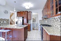 15 Roundstone Drive, Brampton ON L6X0K7