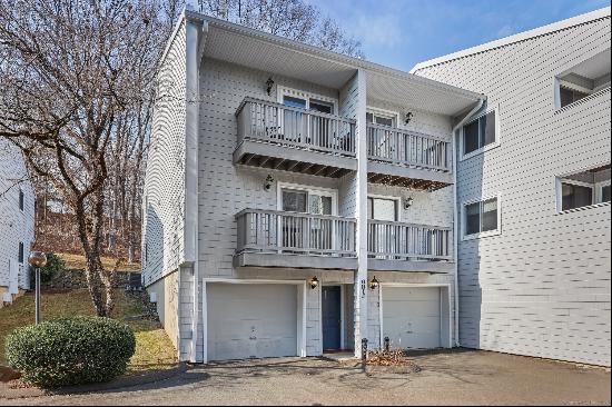 16 Rockmeadow Road APT H, Norwalk CT 06850