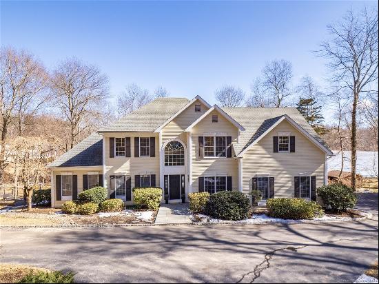 32 Wildwood Drive, Wilton CT 06897