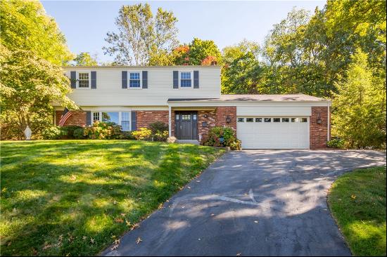 2457 Giant Oaks Dr, Upper St. Clair PA 15241