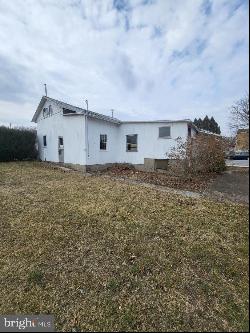 48 W Penn Avenue, Robesonia PA 19551