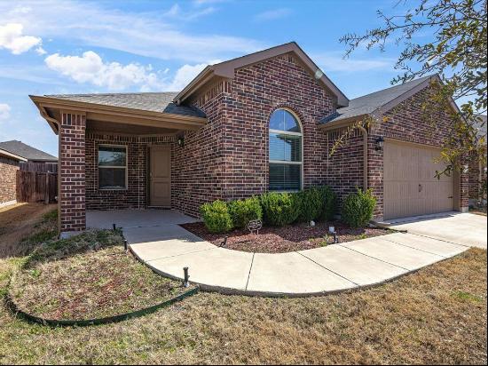 2313 Sadlers Creek Lane, Fort Worth TX 76108