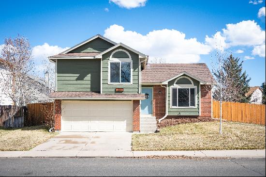 Updated 4-Bedroom Retreat with Modern Kitchen & Big Lot in Colorado