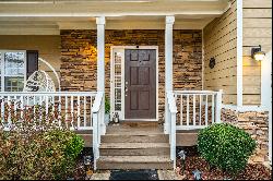 Perfect Mix of Indoor and Outdoor Living in Ideal Location