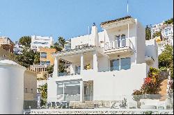 Modern villa with stunning panoramic views in Sitges.