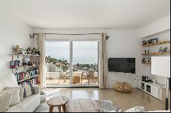 Modern villa with stunning panoramic views in Sitges.