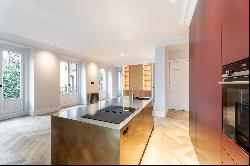 Magnificent renovated apartment in the Justicia neighborhood with 8 balconies.