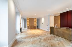 Magnificent renovated apartment in the Justicia neighborhood with 8 balconies.