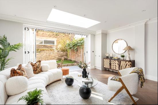 Stunning Newly Refurbished Duplex Apartment in North Kensington