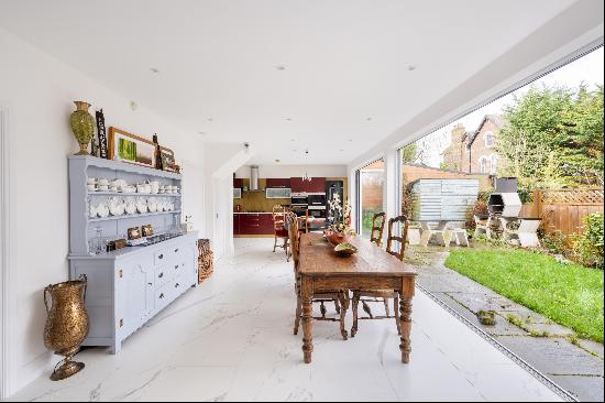 A detached 5 bedroom house for sale on Cholmeley Park, Highgate