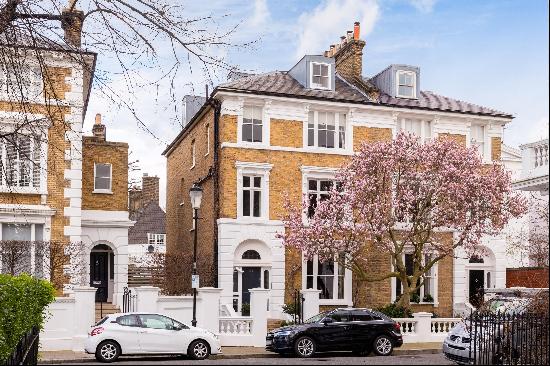 An Exceptional Semi-Detached Family Home in Chelsea’s Prestigious Carlyle Square.