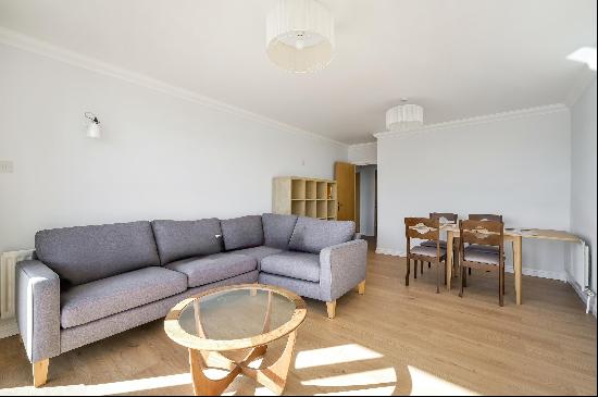 Apartment to let in Perry Court,  Docklands, London E14.