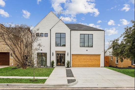 Luxurious East Dallas Home by Birchwood Custom Homes with Modern Elegance