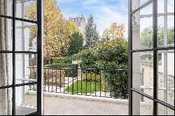 Neuilly-sur-Seine  -  A superb 5-bed private mansion