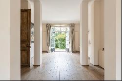 Neuilly-sur-Seine  -  A superb 5-bed private mansion