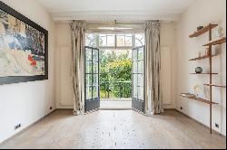 Neuilly-sur-Seine  -  A superb 5-bed private mansion