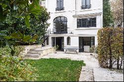 Neuilly-sur-Seine  -  A superb 5-bed private mansion