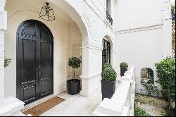 Neuilly-sur-Seine  -  A superb 5-bed private mansion