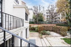 Neuilly-sur-Seine  -  A superb 5-bed private mansion