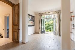 Neuilly-sur-Seine  -  A superb 5-bed private mansion