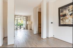 Neuilly-sur-Seine  -  A superb 5-bed private mansion