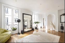 Paris 9th District – A renovated 3/4 bed apartment