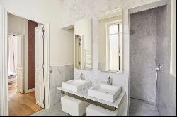 Paris 16th District - An over 200 sqm 3-bed apartment near prestigious Place Victor Hugo