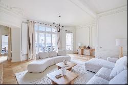 Paris 16th District - An over 200 sqm 3-bed apartment near prestigious Place Victor Hugo