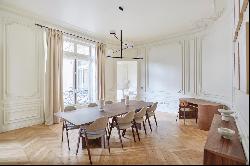 Paris 16th District - An over 200 sqm 3-bed apartment near prestigious Place Victor Hugo