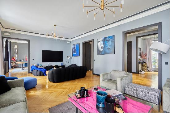 Paris 16th District - An elegant and recently renovated 3-bed apartment