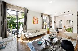 Neuilly-sur-Seine  -  A superb private mansion