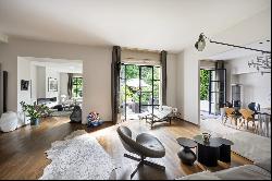 Neuilly-sur-Seine  -  A superb private mansion